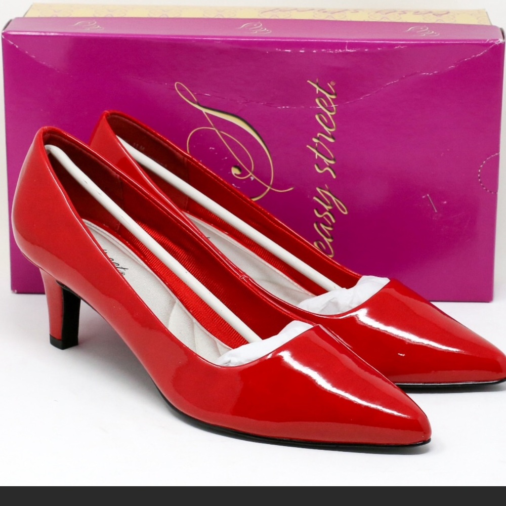 Easy Streets pointe pumps.